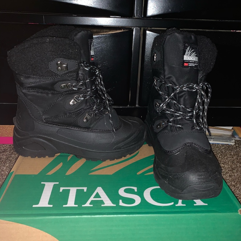Snow Boots - Picture 2 of 3